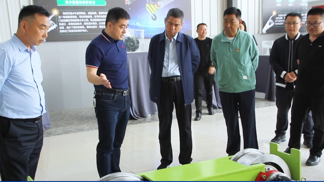 4月19日，熱烈歡迎市人大常委會副主任王國紅帶隊調(diào)研東起集團